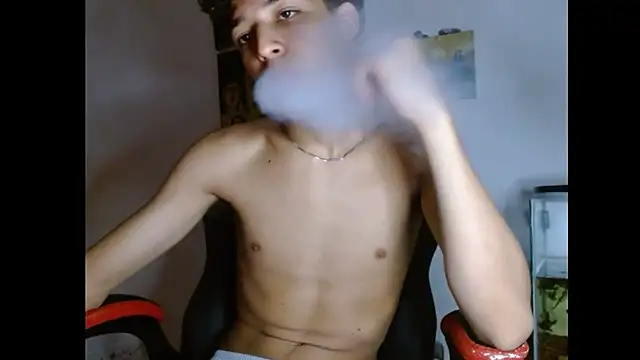 Snapshot of Xtremeplay_18 chatting on 11/20/25, 11:48 Xtremeplay 18 online show from 11/20/25, 11:48