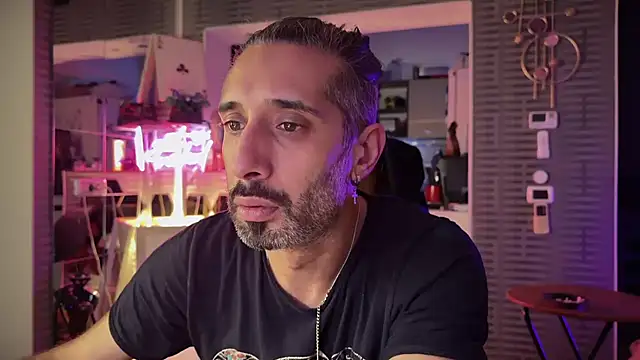 Snapshot of Secret_Lovers1 chatting on 01/18/26, 08:01 Secret Lovers1 online show from 01/18/26, 08:01