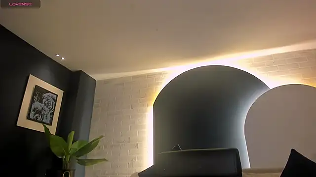 LizzCooper online show from 10/30/25, 04:14