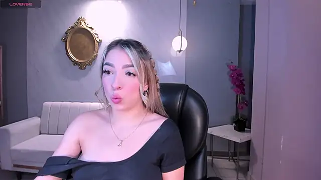 LizzCooper online show from 11/19/25, 04:12