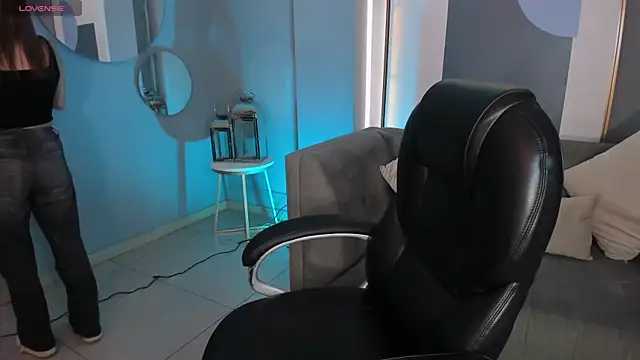 LizzCooper online show from 11/30/25, 05:28