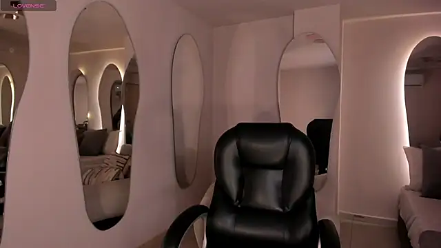 AmberColors  online show from 11/18/25, 07:18