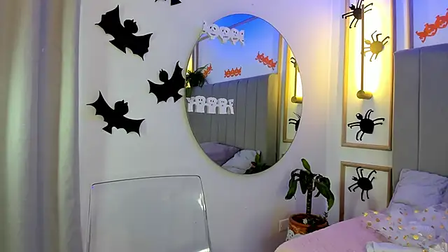 Snapshot of Ashley_Monroe chatting on 10/20/25, 11:43 Ashley Monroe online show from 10/20/25, 11:43