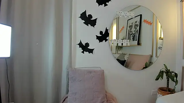 Snapshot of Ashley_Monroe chatting on 10/28/25, 11:58 Ashley Monroe online show from 10/28/25, 11:58