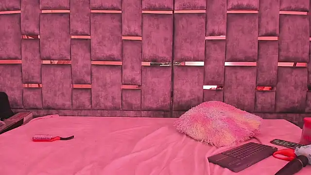 Snapshot of Mitsury_foxx chatting on 09/24/25, 05:11 Mitsury foxx online show from 09/24/25, 05:11