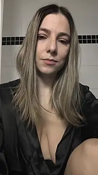 Snapshot of evafolver chatting on 12/19/25, 07:10 evafolver online show from 12/19/25, 07:10