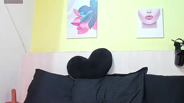 AtheneaArbelaez  online show from 10/21/25, 12:50