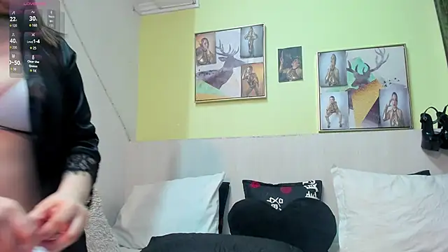 AtheneaArbelaez  online show from 12/17/25, 08:04