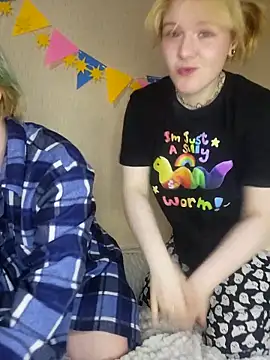 Snapshot of ricky_feline chatting on 09/29/25, 06:24 ricky feline online show from 09/29/25, 06:24