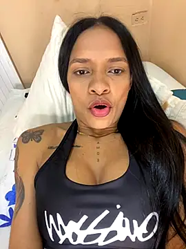 Luna025 online show from 11/16/25, 11:05