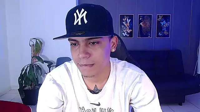 david santos16 online show from 09/17/25, 03:19