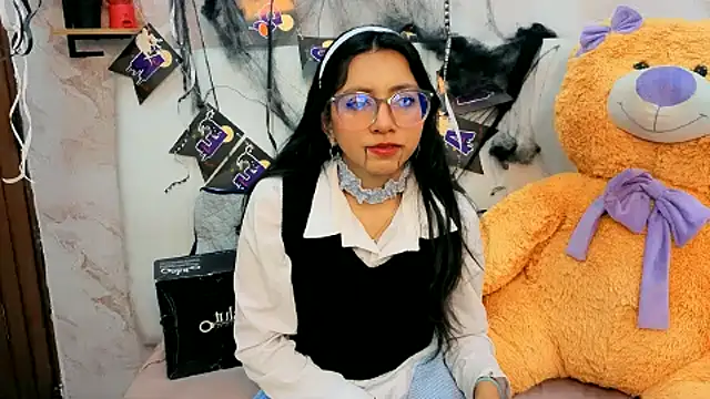 VioletxBloom online show from 10/29/25, 09:38