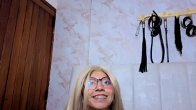 VioletxBloom online show from 12/18/25, 09:43