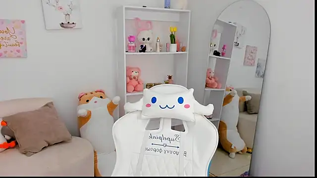 dolce antonellaa online show from 12/05/25, 12:19