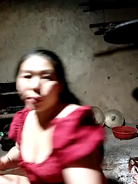 quynhkoolbae online show from 10/14/25, 11:44