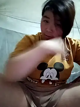 quynhkoolbae online show from 04/17/26, 01:25