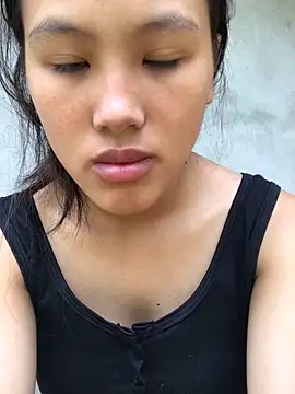 Snapshot of May_nhi chatting on 09/21/25, 12:56 May nhi online show from 09/21/25, 12:56