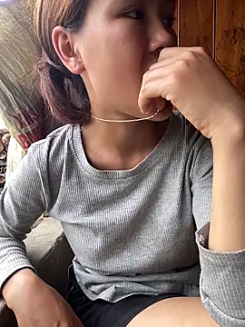 Snapshot of May_nhi chatting on 06/16/26, 02:14 May nhi online show from 06/16/26, 02:14