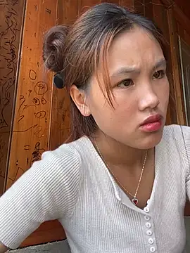 Snapshot of May_nhi chatting on 06/19/26, 04:06 May nhi online show from 06/19/26, 04:06