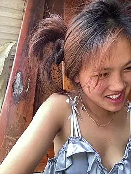 Snapshot of May_nhi chatting on 06/25/26, 08:41 May nhi online show from 06/25/26, 08:41