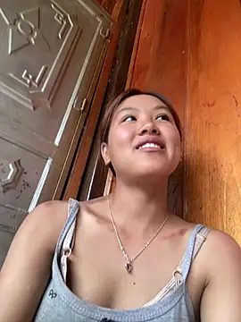 Snapshot of May_nhi chatting on 07/13/26, 03:31 May nhi online show from 07/13/26, 03:31