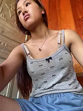 Snapshot of May_nhi chatting on 07/14/26, 12:57 May nhi online show from 07/14/26, 12:57