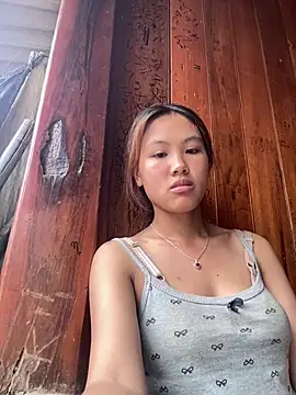Snapshot of May_nhi chatting on 07/14/26, 10:21 May nhi online show from 07/14/26, 10:21