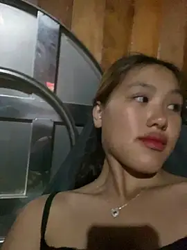 Snapshot of May_nhi chatting on 07/18/26, 01:26 May nhi online show from 07/18/26, 01:26