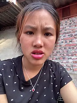 Snapshot of May_nhi chatting on 07/24/26, 10:35 May nhi online show from 07/24/26, 10:35