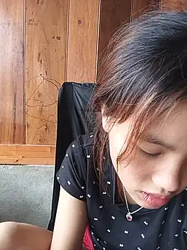 Snapshot of May_nhi chatting on 07/25/26, 04:43 May nhi online show from 07/25/26, 04:43