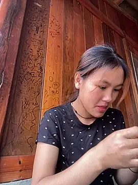 Snapshot of May_nhi chatting on 07/31/26, 01:49 May nhi online show from 07/31/26, 01:49
