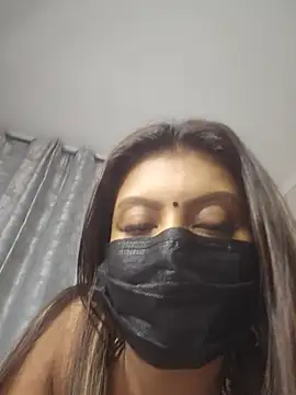 Indian GlowingMiax online show from 06/26/26, 10:36