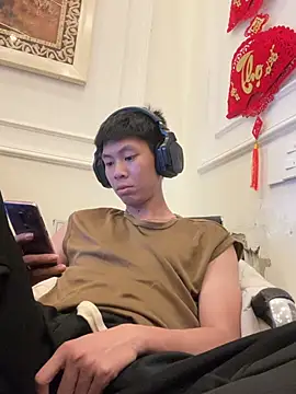 linh21107 online show from 04/25/26, 01:41
