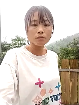 Snapshot of linda_bae00 chatting on 09/13/25, 02:33 linda bae00 online show from 09/13/25, 02:33