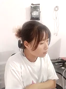 Snapshot of linda_bae00 chatting on 09/18/25, 01:18 linda bae00 online show from 09/18/25, 01:18