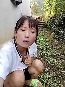 Snapshot of linda_bae00 chatting on 09/20/25, 12:44 linda bae00 online show from 09/20/25, 12:44