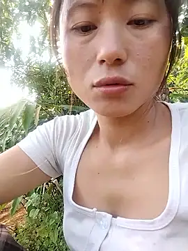 Snapshot of linda_bae00 chatting on 09/21/25, 12:12 linda bae00 online show from 09/21/25, 12:12