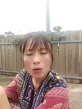 Snapshot of linda_bae00 chatting on 10/03/25, 02:08 linda bae00 online show from 10/03/25, 02:08