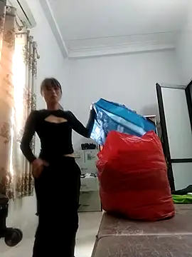 Snapshot of linda_bae00 chatting on 10/10/25, 02:21 linda bae00 online show from 10/10/25, 02:21