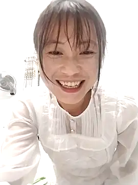 Snapshot of linda_bae00 chatting on 10/14/25, 09:43 linda bae00 online show from 10/14/25, 09:43