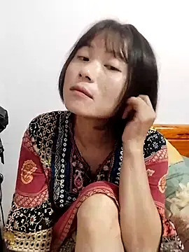 Snapshot of linda_bae00 chatting on 10/18/25, 01:56 linda bae00 online show from 10/18/25, 01:56