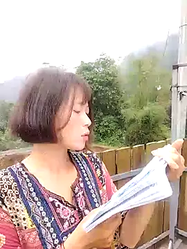 Snapshot of linda_bae00 chatting on 10/20/25, 12:55 linda bae00 online show from 10/20/25, 12:55
