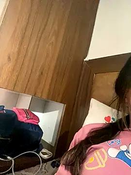 Snapshot of kaylee_demm chatting on 10/24/25, 10:33 kaylee demm online show from 10/24/25, 10:33