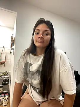 Danielaeliana online show from 11/23/25, 03:28