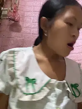 Snapshot of milo_bae chatting on 05/15/26, 01:45 milo bae online show from 05/15/26, 01:45