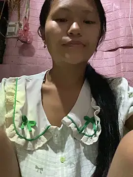 Snapshot of milo_bae chatting on 05/22/26, 10:37 milo bae online show from 05/22/26, 10:37