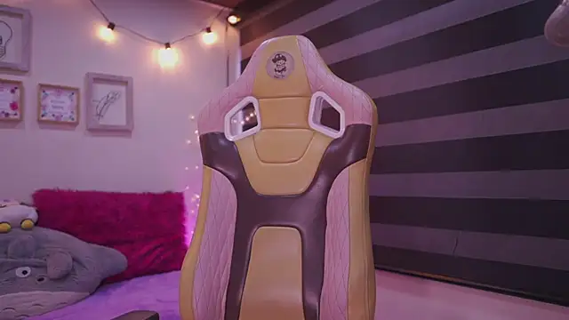 Lana Dreams  online show from 11/13/25, 10:19