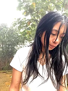 EmLy02 online show from 10/16/25, 12:22