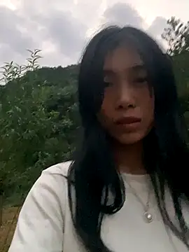 EmLy02 online show from 10/22/25, 10:59