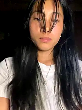 EmLy02 online show from 10/31/25, 11:44